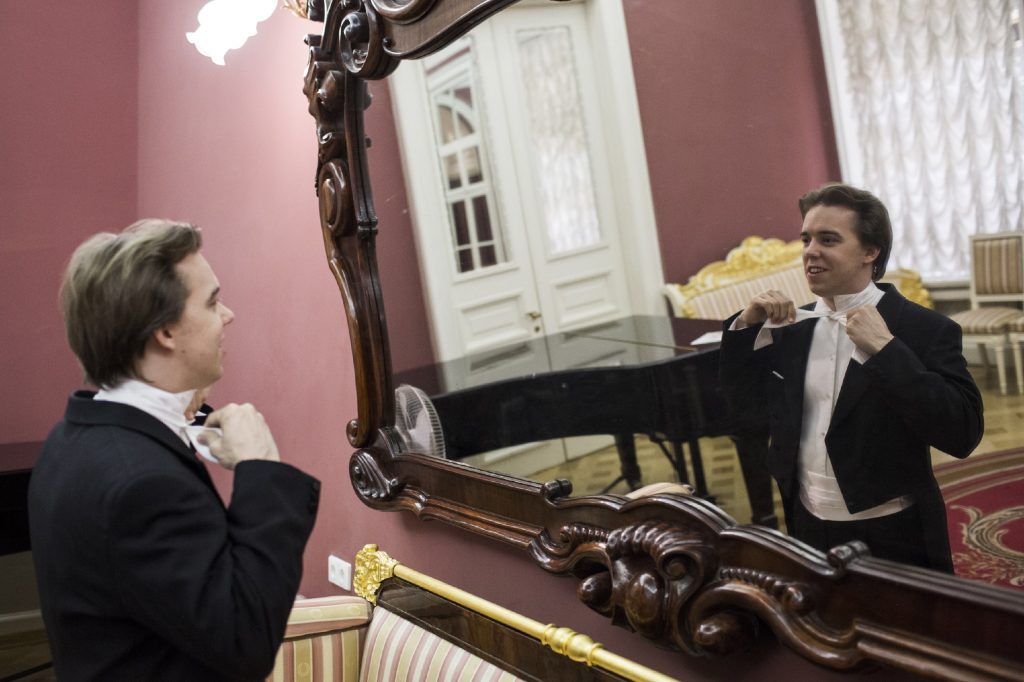 International-Chopin-Piano-Competition-–-backstage-12